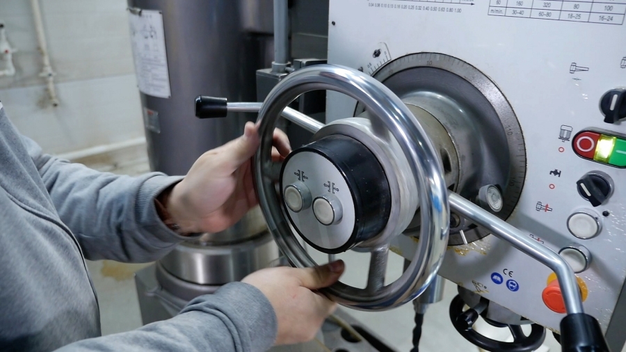 Радиально-сверлильный станок JET JRD-1600W - фото